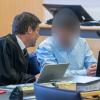 Dreieinhalb Jahre nach dem Tod einer Krankenschwester in einer Klinik in Kelheim steht ein Arzt in Regensburg vor Gericht. Die Staatsanwaltschaft wirft ihm Aussetzen mit Todesfolge vor. (Archivbild)