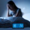 Warum wache ich immer zwischen 3 und 4 Uhr nachts auf? In der Wolfsstunde können hormonelle Ungleichgewichte Ihren Schlaf stören. Warum das so ist und was beim Einschlafen hilft.